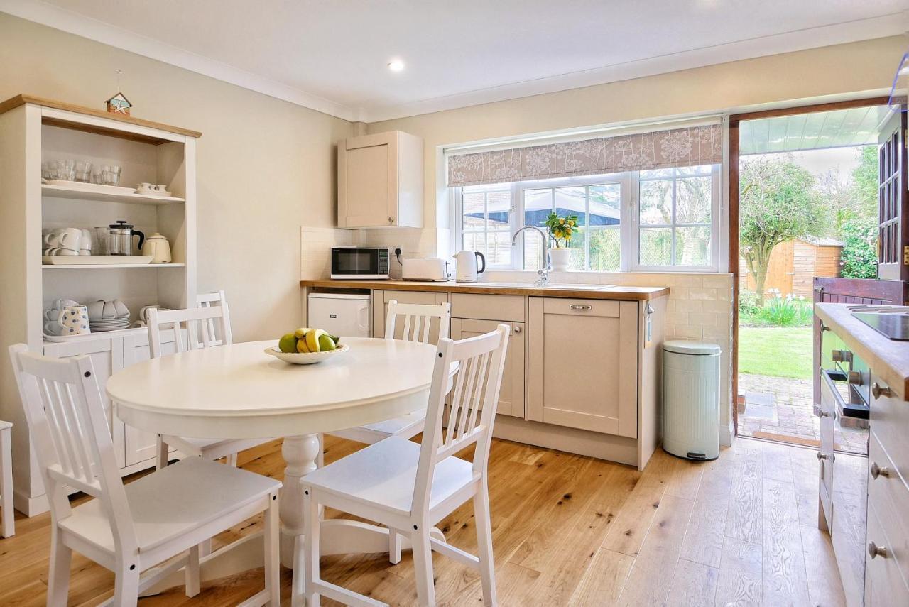 'Bramley Fall Cottage' ' On Site Ev Point - Attached Cottage,3 Separate Bedrooms -1 On Ground Level, Sleeps 6, 2 Bathrooms, Sandy Wittering Beach 8Min Drive, Rural Location, Child Friendly, Small Breed Dog Friendly, Private Parking 치체스터 외부 사진