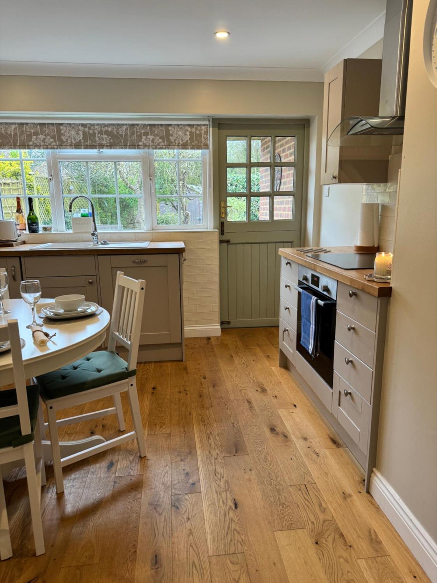 'Bramley Fall Cottage' ' On Site Ev Point - Attached Cottage,3 Separate Bedrooms -1 On Ground Level, Sleeps 6, 2 Bathrooms, Sandy Wittering Beach 8Min Drive, Rural Location, Child Friendly, Small Breed Dog Friendly, Private Parking 치체스터 외부 사진