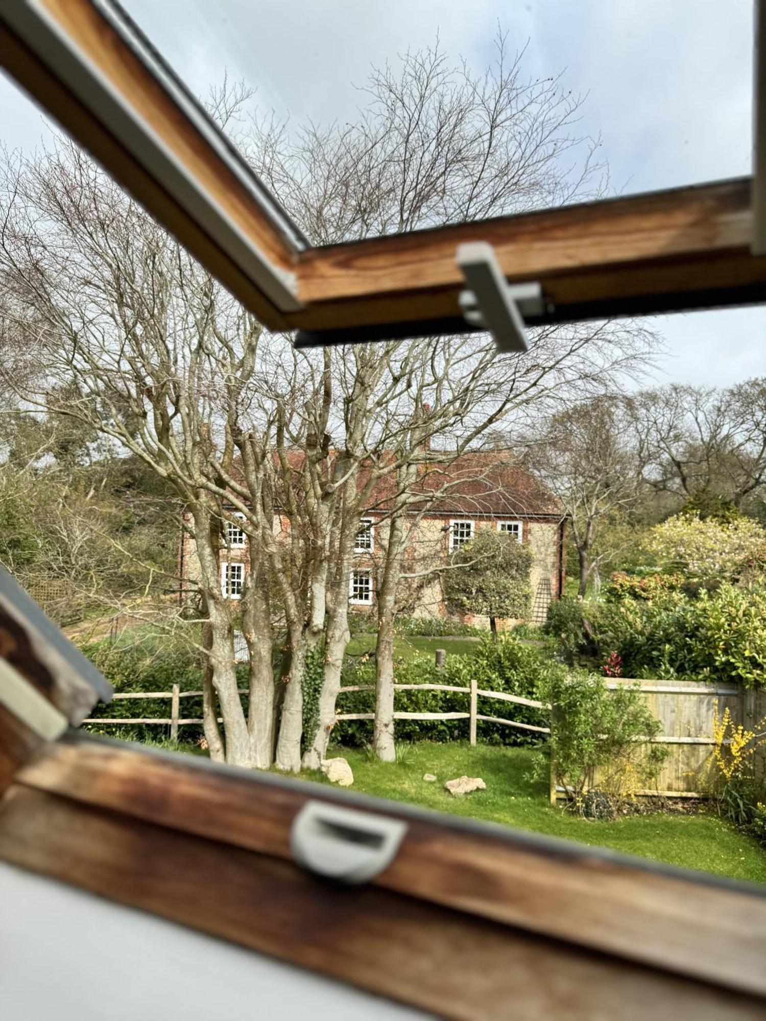 'Bramley Fall Cottage' ' On Site Ev Point - Attached Cottage,3 Separate Bedrooms -1 On Ground Level, Sleeps 6, 2 Bathrooms, Sandy Wittering Beach 8Min Drive, Rural Location, Child Friendly, Small Breed Dog Friendly, Private Parking 치체스터 외부 사진