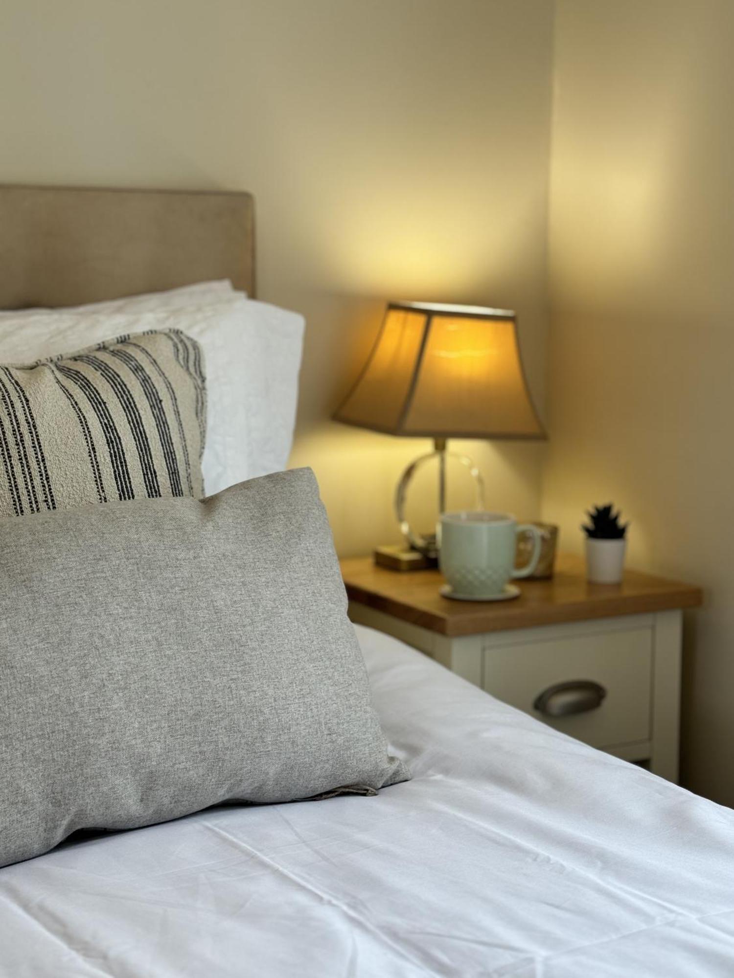 'Bramley Fall Cottage' ' On Site Ev Point - Attached Cottage,3 Separate Bedrooms -1 On Ground Level, Sleeps 6, 2 Bathrooms, Sandy Wittering Beach 8Min Drive, Rural Location, Child Friendly, Small Breed Dog Friendly, Private Parking 치체스터 외부 사진