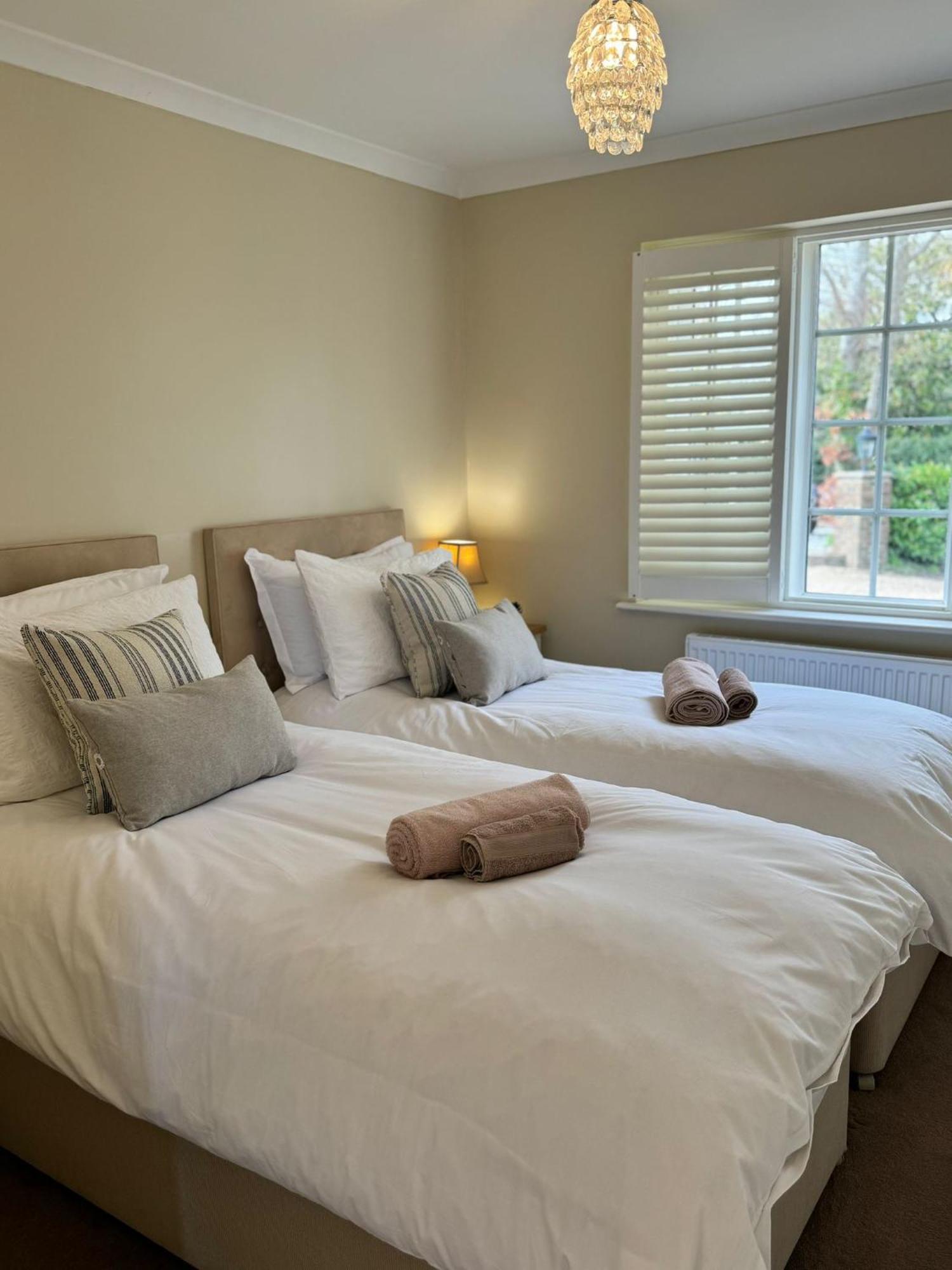 'Bramley Fall Cottage' ' On Site Ev Point - Attached Cottage,3 Separate Bedrooms -1 On Ground Level, Sleeps 6, 2 Bathrooms, Sandy Wittering Beach 8Min Drive, Rural Location, Child Friendly, Small Breed Dog Friendly, Private Parking 치체스터 외부 사진