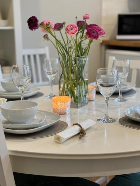 'Bramley Fall Cottage' ' On Site Ev Point - Attached Cottage,3 Separate Bedrooms -1 On Ground Level, Sleeps 6, 2 Bathrooms, Sandy Wittering Beach 8Min Drive, Rural Location, Child Friendly, Small Breed Dog Friendly, Private Parking 치체스터 외부 사진